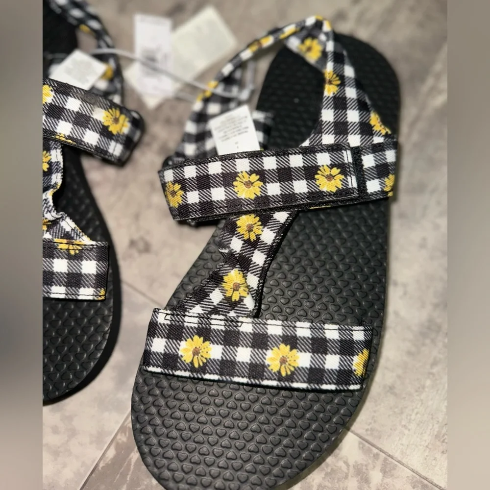 Old Navy Girls Black White Gingham Daisy Cross Strap Sandals Size 2 NWT